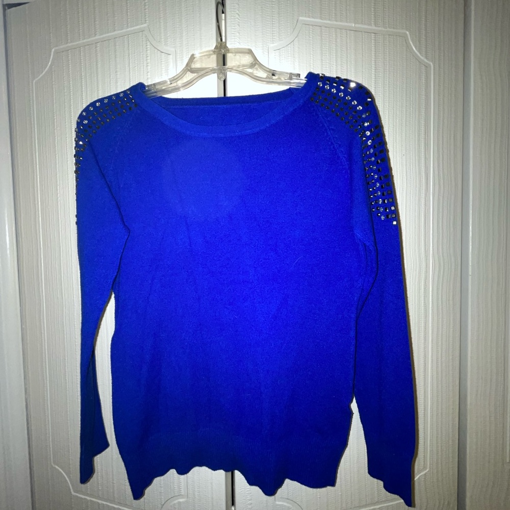 Sweater type top with studs